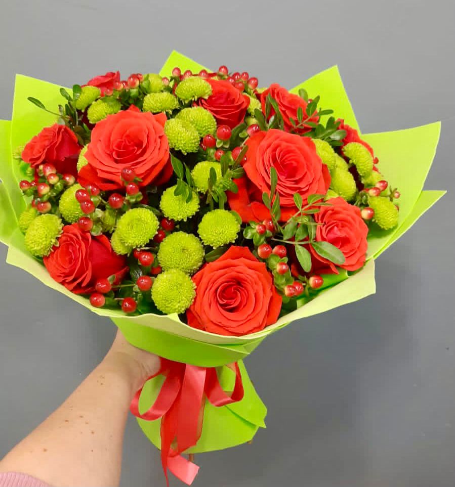 Букет цветов из: Хризантемы и Розы в Дигоре