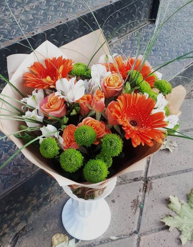 Букет цветов из: Герберы, Хризантемы, Альстромерии и Розы в Дигоре