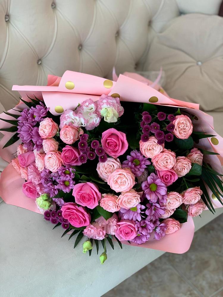 Букет цветов из: Хризантемы, Розы и Лизиантусы в Дигоре