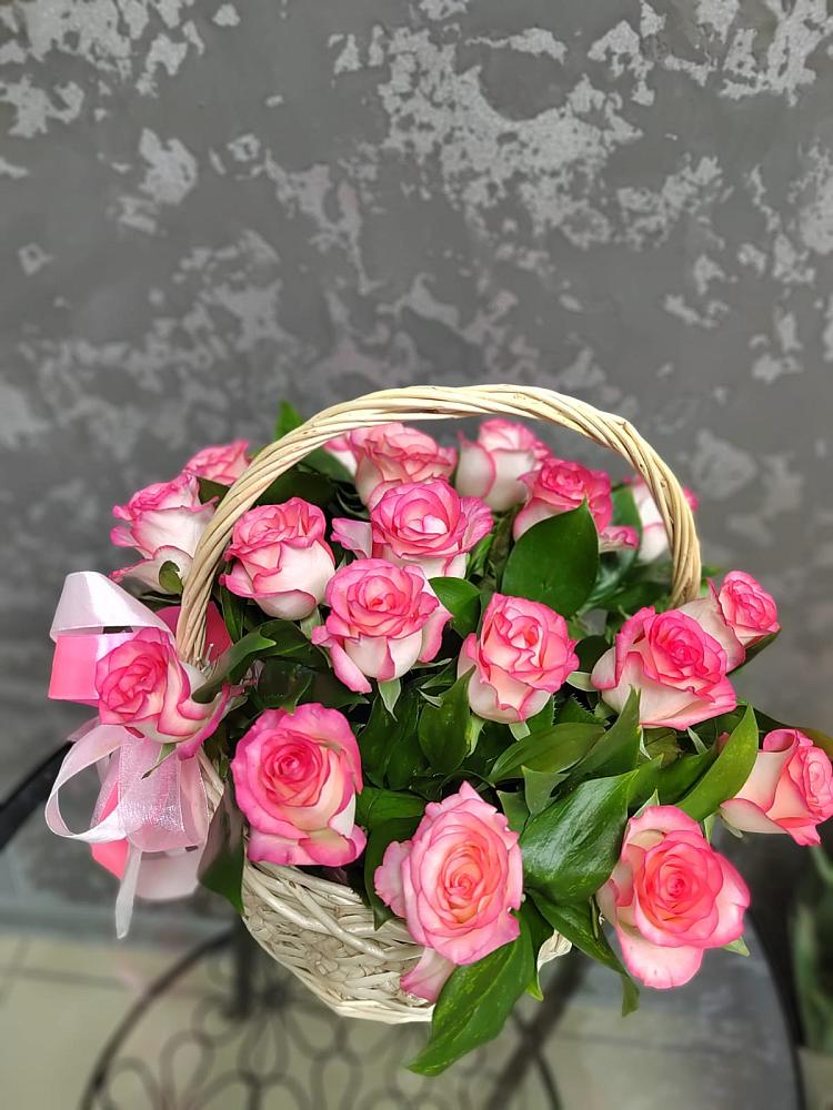 Цветочная композиция из Розы в корзине в Дигоре