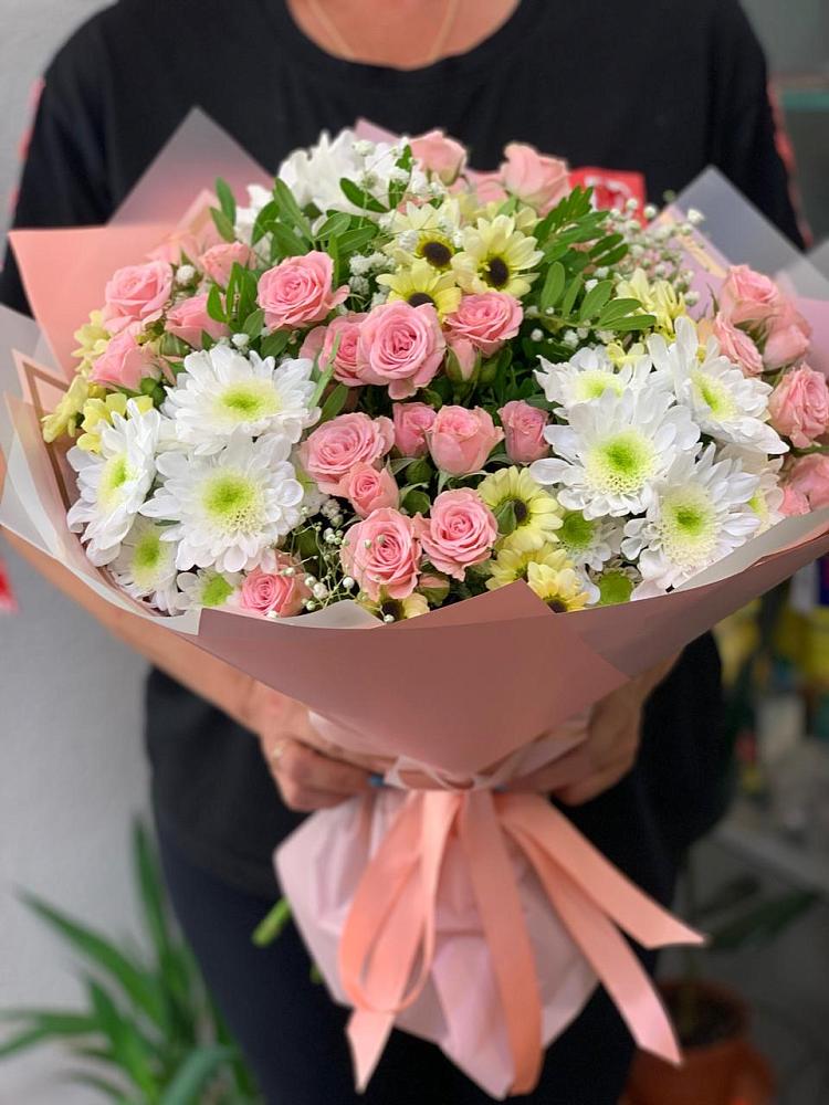 Букет цветов из: Розы и Хризантемы в Дигоре