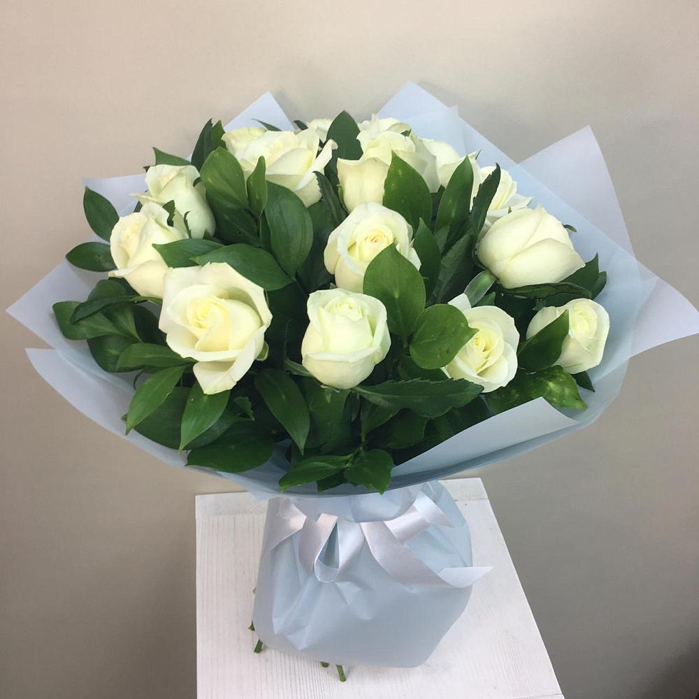 Букет 15 Белых роз Проуд в Дигоре