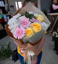 Букет цветов из:  Герберы, Розы и Хризантемы в Дигоре