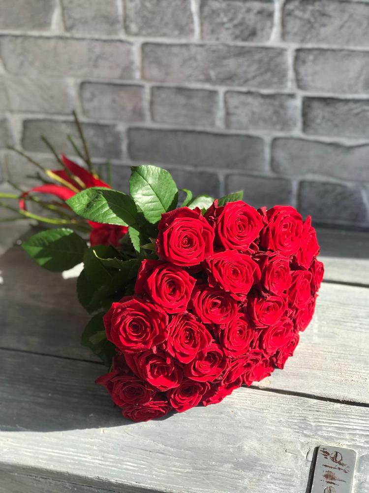 Букет Красные розы Фридом в Дигоре