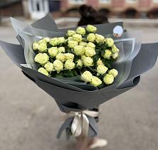 Букет Белые кустовые розы Солинеро в Дигоре