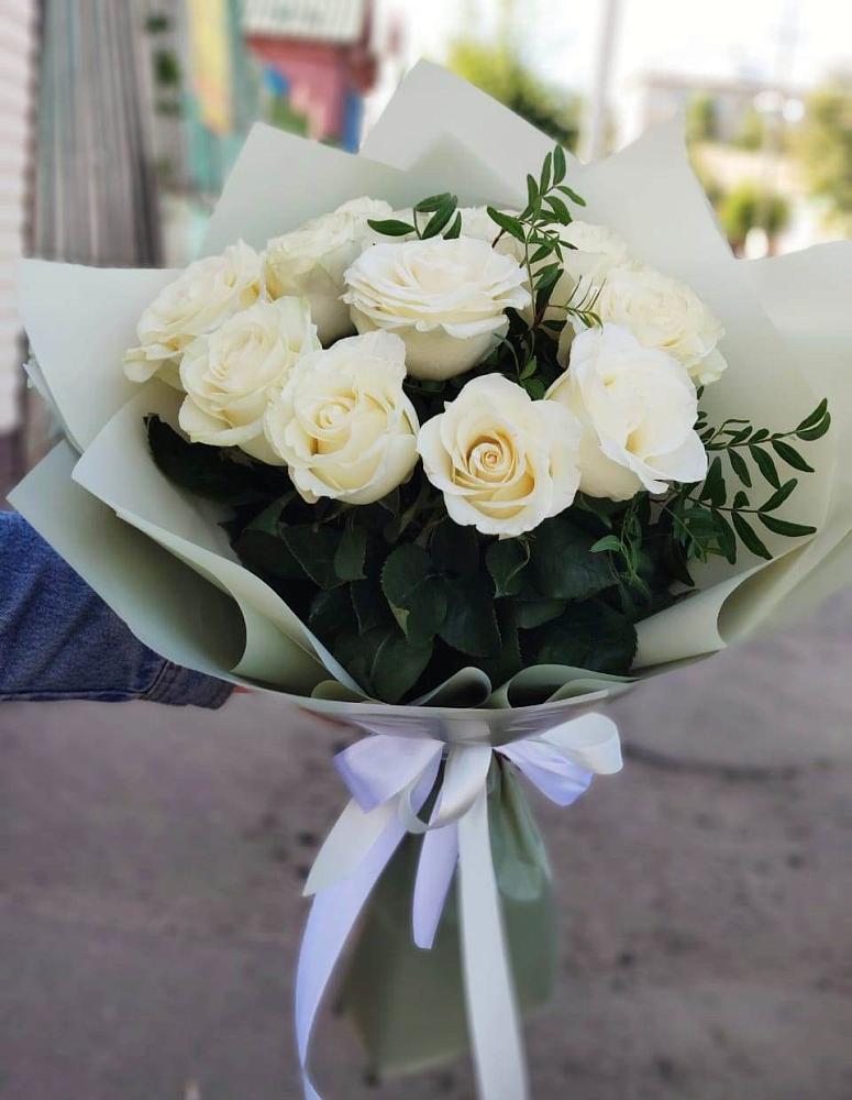 Букет Белые розы Проуд в Дигоре