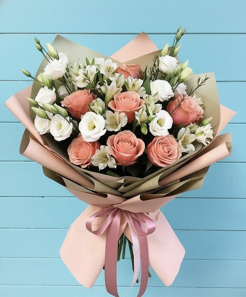 Букет цветов из: Розы, Альстромерии и Лизиантусы в Дигоре