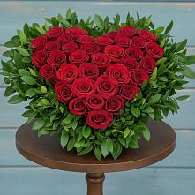 Цветочная композиция из Розы в виде сердца #REPLACE_PRED# Дигоре