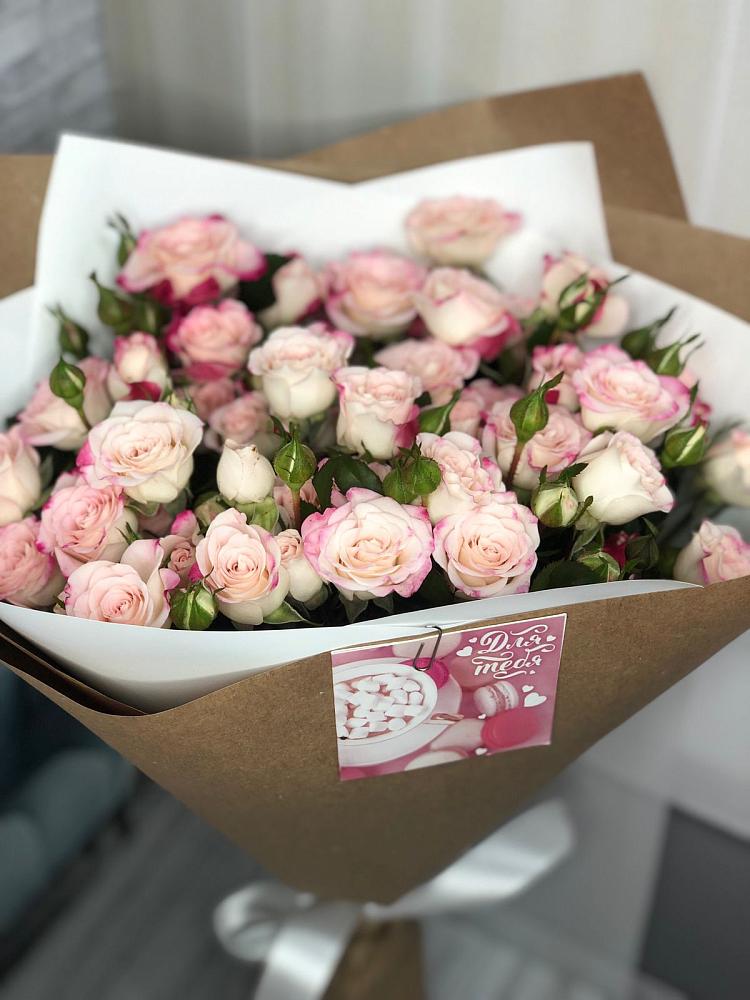 Букет цветов из: Розы в Дигоре