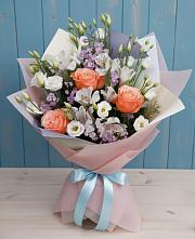 Букет цветов из:  Лизиантусы, Розы, Альстромерии и Гипсофила в Дигоре