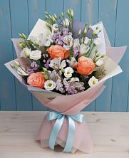 Букет цветов из:  Лизиантусы, Розы, Альстромерии и Гипсофила в Дигоре