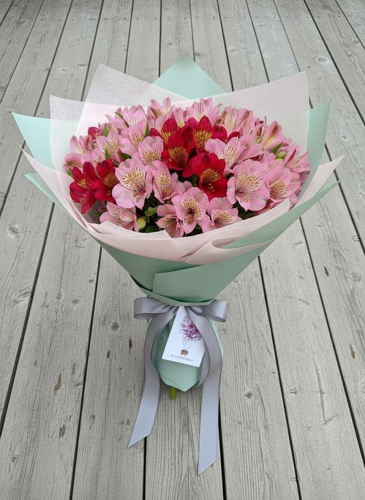 Букет цветов из: Альстромерии в Дигоре