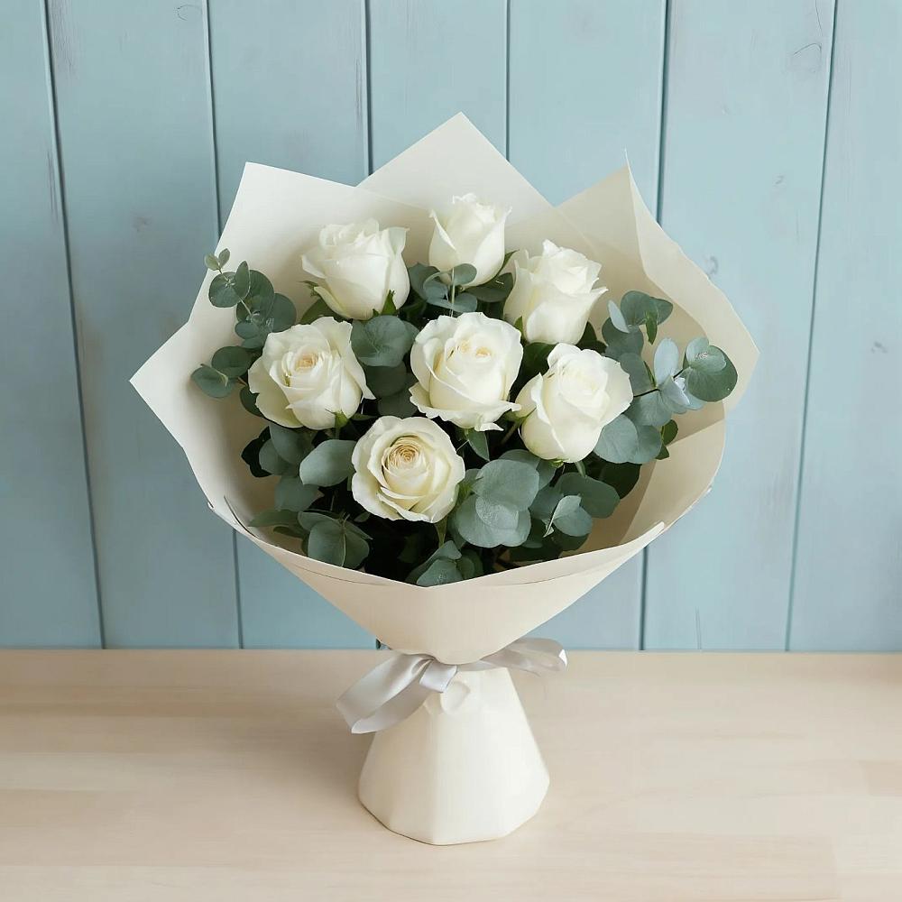 Букет Белые розы в Эвкалипте в Дигоре