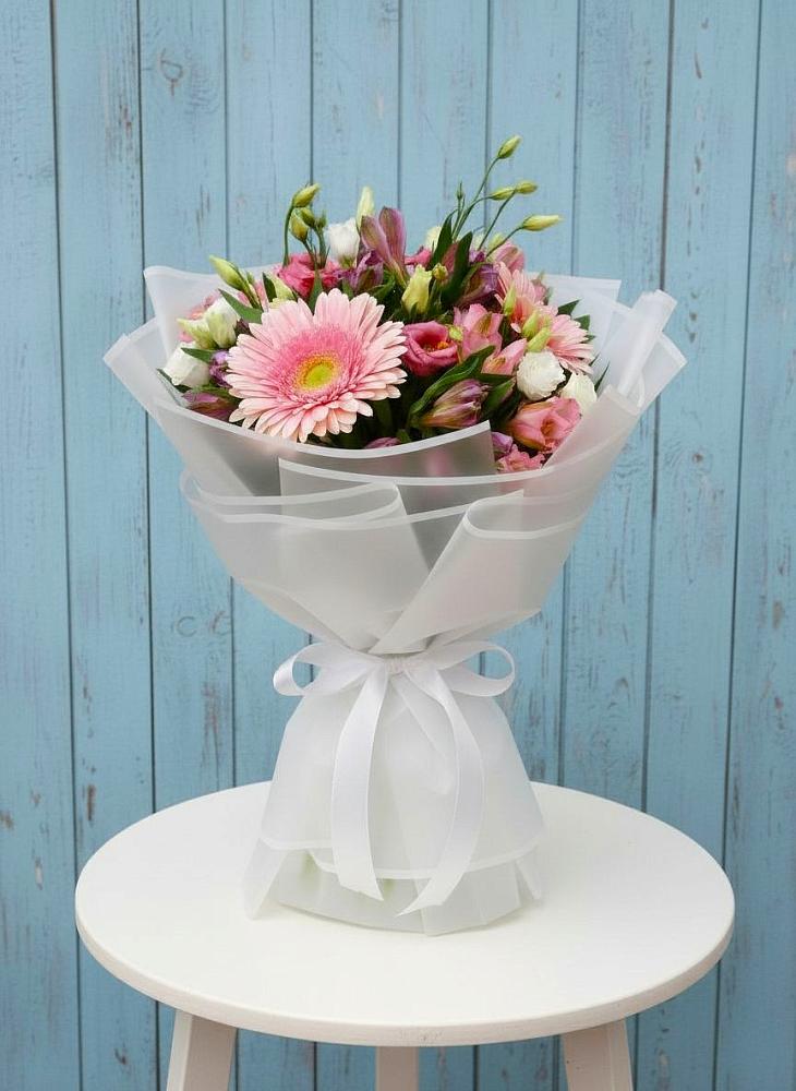 Букет цветов из: Герберы, Альстромерии и Лизиантусы в Дигоре