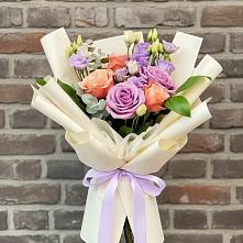 Букет цветов из:  Лизиантусы и Розы в Дигоре