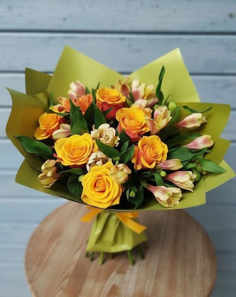 Букет цветов из: Альстромерии и Розы в Дигоре