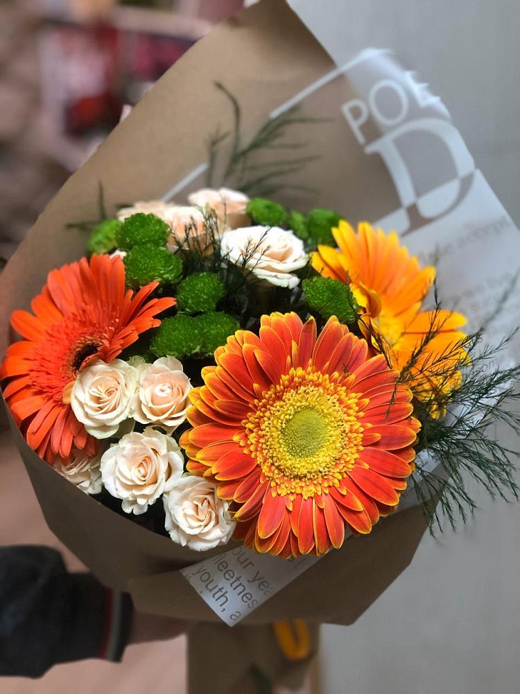Букет цветов из: Герберы, Хризантемы и Розы в Дигоре