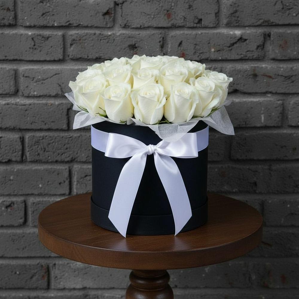 Цветочная композиция из Розы в шляпной коробке в Дигоре