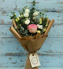 Букет цветов из:  Розы и Лизиантусы в Дигоре