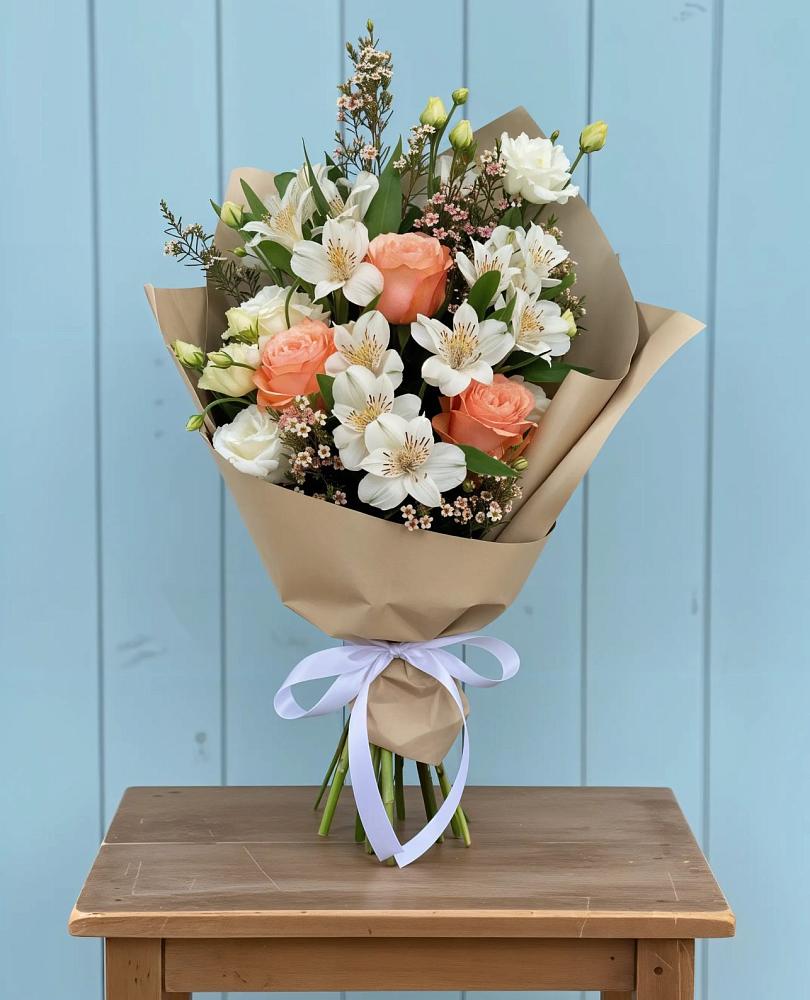 Букет цветов из: Альстромерии, Лизиантусы, Розы и Хризантемы в Дигоре