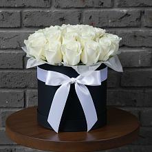 Цветочная композиция из Розы в шляпной коробке в Дигоре